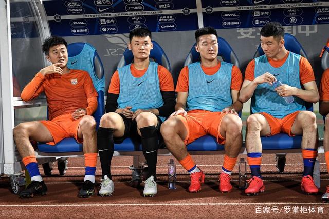 9000万欧元加盟曼城，格瓦迪奥尔为何不适合巴萨防线？